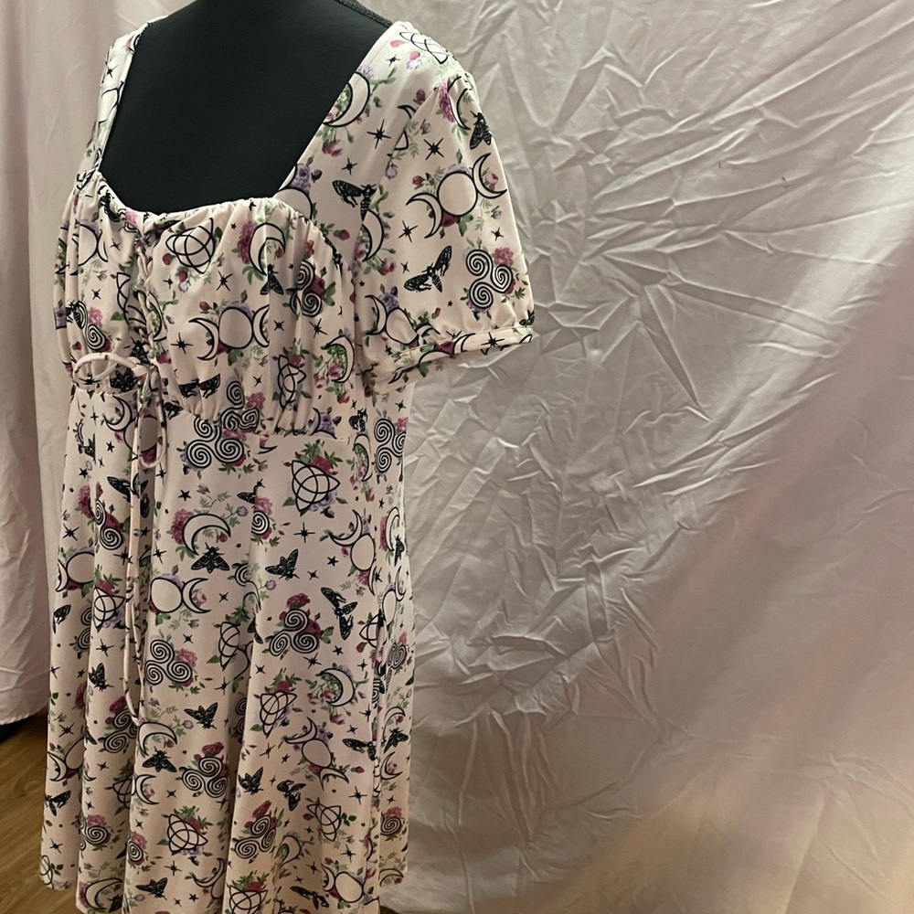 Cream Skater Dress - Picture 4 of 7